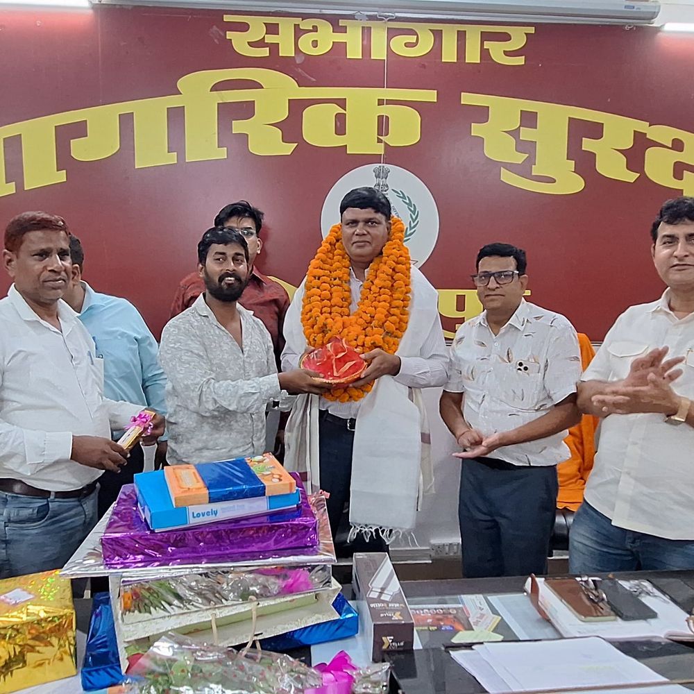 गोरखपुर में पदोन्नति पर वेद प्रकाश यादव को विदाई:सीतापुर में संभालेंगे उप नियंत्रक की जिम्मेदारी