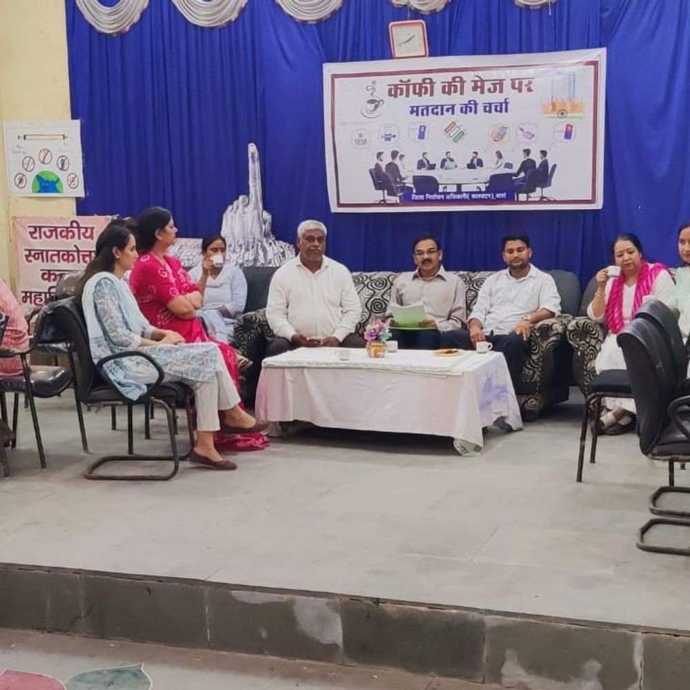 बारां में युवाओं को लोकतंत्र से जोड़ने की खास पहल:गर्ल्स कॉलेज में 'कॉफी की मेज पर मतदान की चर्चा' कार्यक्रम हुआ
