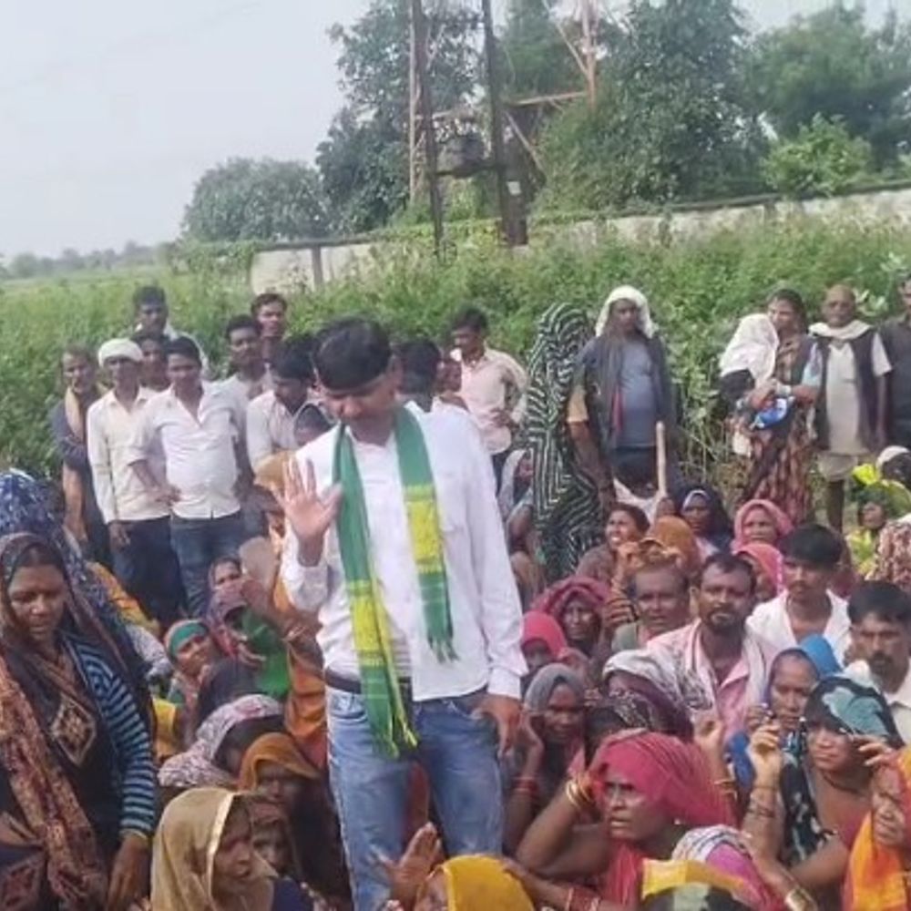 पन्ना में किसानों का प्रदर्शन, सामूहिक गिरफ्तारी देने पहुंचे:पुलिस ने आंदोलन से जुड़े दो लोग पकड़े, अमित भटनागर बोले- जेल में भी जारी रहेगा अनशन