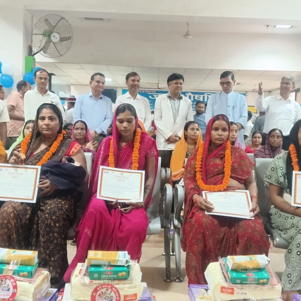बलिया में 30 नवजात बेटियों का जन्मोत्सव मनाया गया:डीएम बोले- बेटियां बोझ नहीं, परिवार और राष्ट्र की ताकत हैं