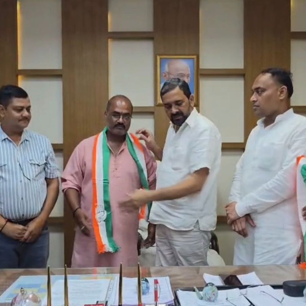 निगम कार्यालय में 15 व्यापारियों ने ली कांग्रेस की सदस्यता:भाजपा ने सरकारी परिसर के इस्तेमाल पर जताई आपत्ति, महापौर ने दिलाई थी सदस्यता