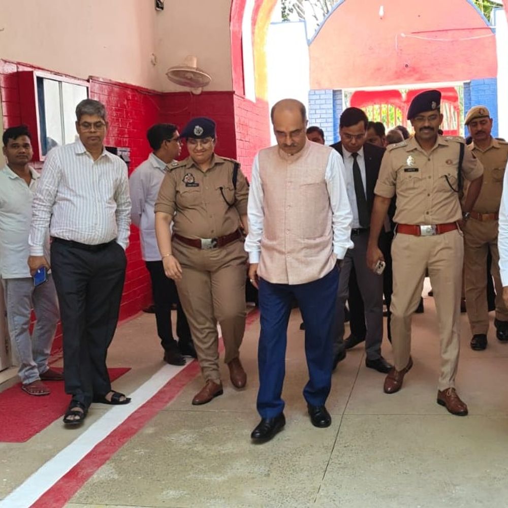 जेल में बोर्ड ऑफ विजिटर्स समिति ने सुनी समस्याएं:एटा जनपद न्यायाधीश के नेतृत्व में निरीक्षण, त्वरित निस्तारण के निर्देश दिए