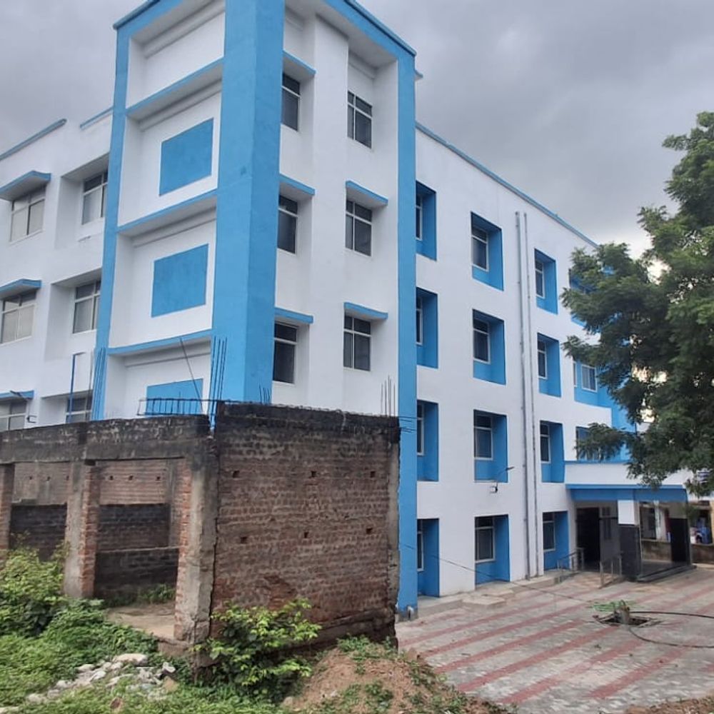नानपुर में सामुदायिक स्वास्थ्य केंद्र बनकर तैयार, बिजली नहीं जुड़ने से अटका संचालन, झाबुआ में झाड़ियों से ढंका है वृद्धाश्रम