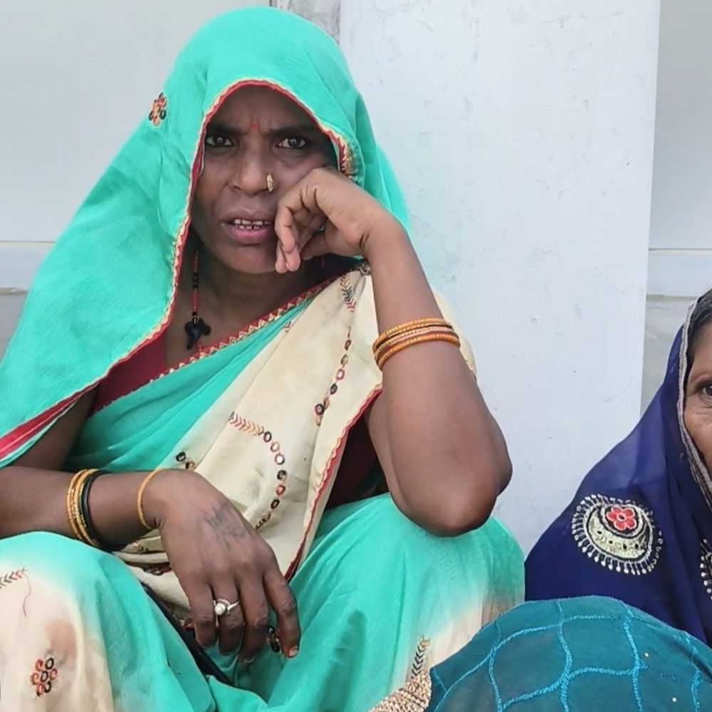 चित्रकूट में बदहाल सड़क से ग्रामीण परेशान:स्कूल-पंचायत भवन की सड़क से बच्चों-मरीजों को दिक्कत; 3 बार दे चुके हैं आवेदन