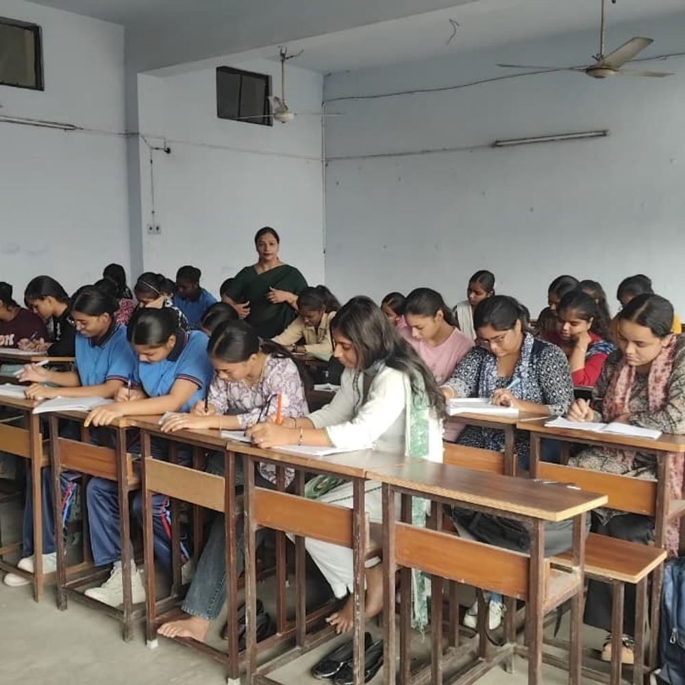 एसडी कॉलेज में निबंध लेखन प्रतियोगिता करवाई