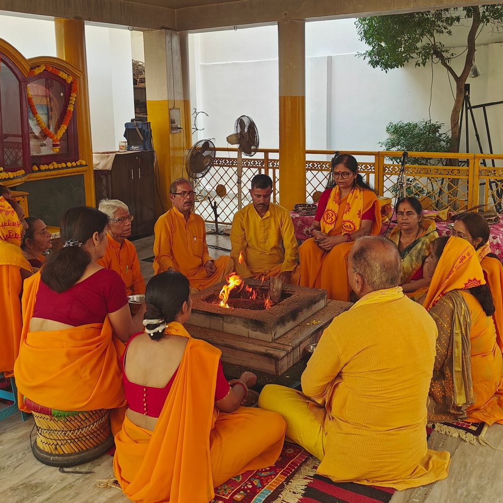 सामूहिक जप और दीप यज्ञ:गोमतीनगर विस्तार के गायत्री शक्तिपीठ में माताजी की जयंती मनाई