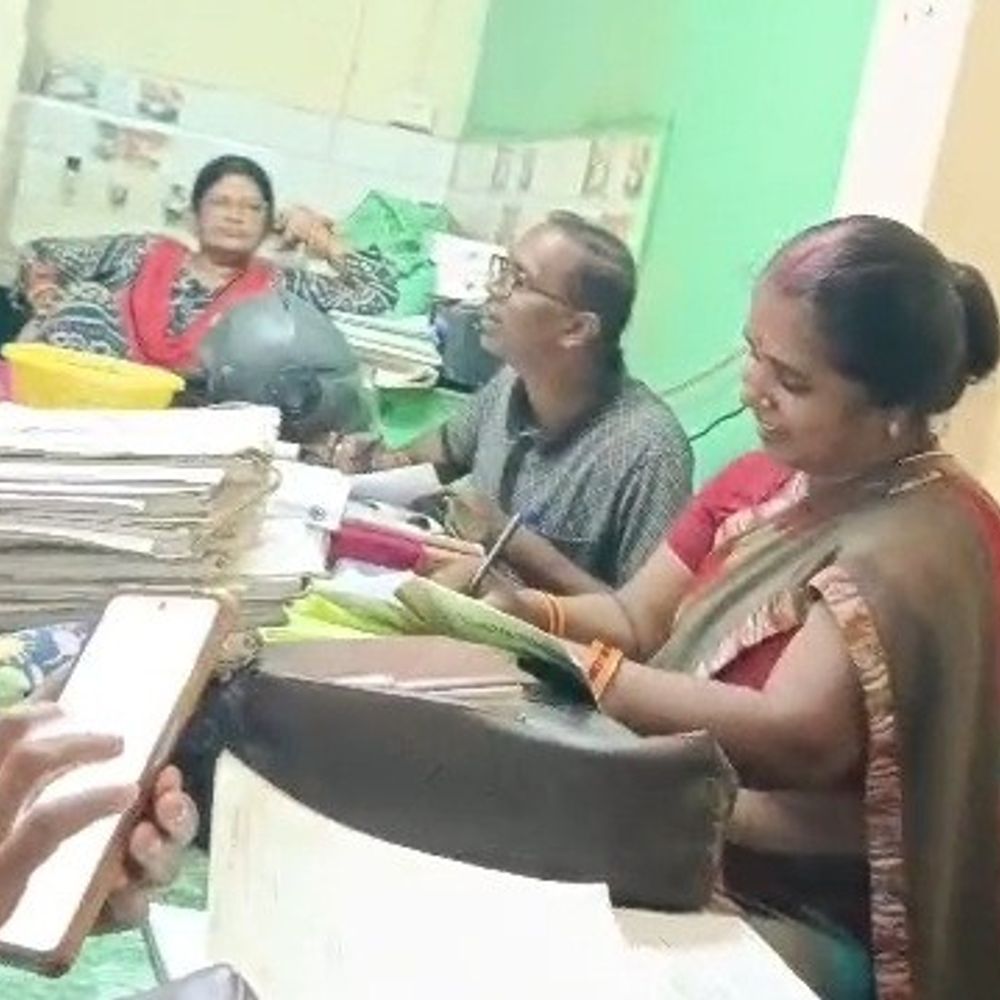सुपौल-ICDS कार्यालय में LS के पति की ‘दखल’!:सरकारी फाइलों पर साइन-मोहर लगाने का VIDEO, DM के निर्देश पर जांच शुरू