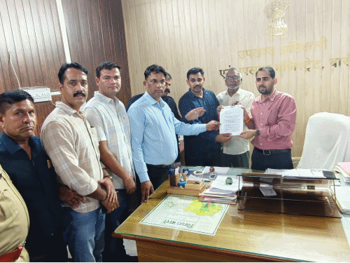 रेंजर प्रताप सिंह चुण्डावत की हत्या पर वनकर्मियों का प्रदर्शन:शहीद का दर्जा और 11 सूत्रीय मांगों को लेकर मुख्यमंत्री के नाम ज्ञापन सौंपा