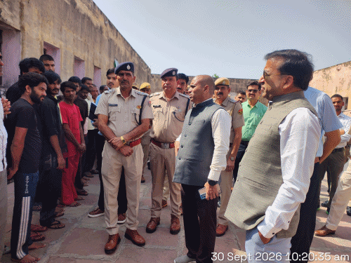 करौली जिला जेल का विजिटर्स बोर्ड ने किया निरीक्षण:जिला एवं सेशन जज की अध्यक्षता में हुई जांच, बंदियों ने नहीं की शिकायत