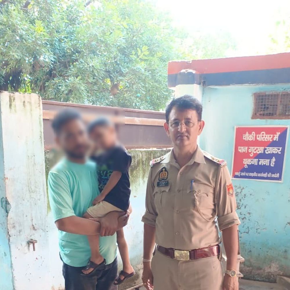 कुतुबखाना SBI में 4 साल का बच्चा लापता:पिता से बिछड़ा, पुलिस ने कुछ ही देर में खोज निकाला, परिवार ने ली चैन की सांस