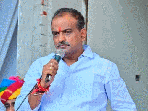 केकड़ी विधायक की फॉर्च्यूनर को ट्रेलर ने टक्कर मारी:आगे खड़ी कैंपर से भी टकराई, विधायक सुरक्षित, ड्राइवर को आई चोट