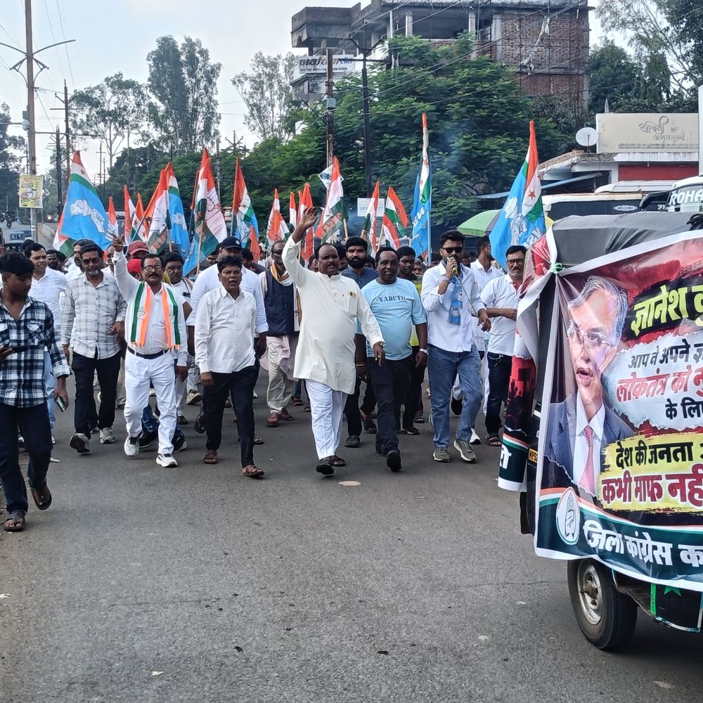 डिंडोरी में कांग्रेस ने चुनाव आयुक्त का पुतला जलाया:पुलिस ने चलाई वाटर कैनन, ट्रैफिक थमने से आम लोग हुए परेशान