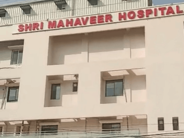 अस्पतालों में रेड,अफसरों को मौके पर बताया कहां जाना है:ICU में मरीजों की फाइलें नहीं, डमी पेशेंट-फेक डॉक्यूमेंट से क्लेम की शिकायत
