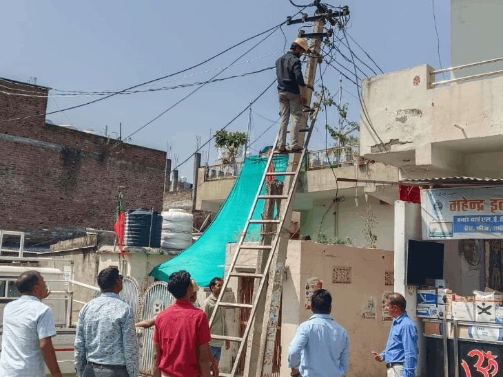 एक ही दिन में 200 से ज्यादा बिजली कनेक्शन काटे:30 लाख का बकाया होने पर एक्शन, हाई लॉस फीडरों पर हुई कार्रवाई