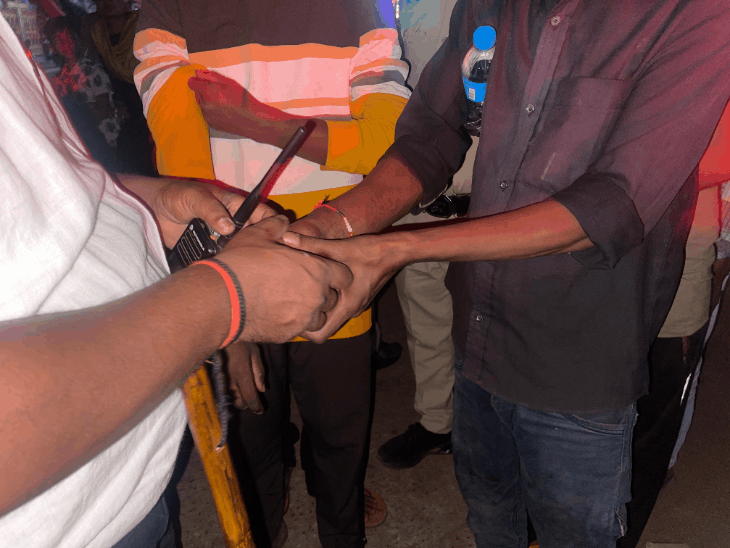 बालोद गणेश विसर्जन में भगदड़ जैसे हालात, 9 डीजे जब्त:जयस्तंभ से सदर रोड तक बेकाबू हुई भीड़, 10 किलो कड़ा-चूड़ा भी जब्त