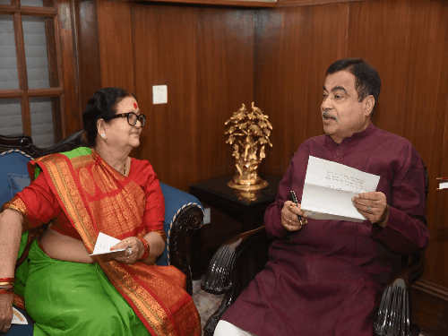 महापौर ने केंद्रीय मंत्री नितिन गडकरी से की मुलाकात:जाम से राहत दिलाने को माल रोड से नौबस्ता तक 6 लेन फ्लाईओवर की रखी मांग
