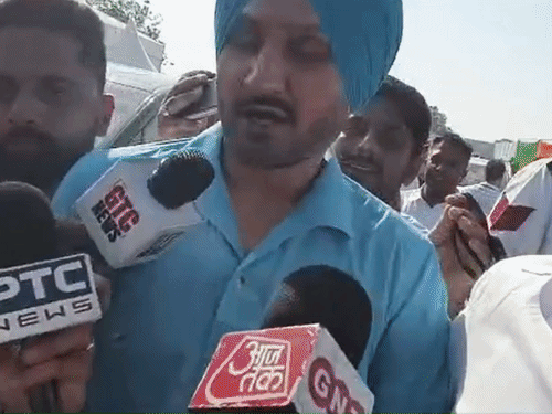जालंधर रैली में भज्जी का AAP सरकार पर हमला:हरभजन ने फाइलों में गड़बड़ी का लगाया आरोप; कहा-दिल्ली से चल रही पंजाब सरकार