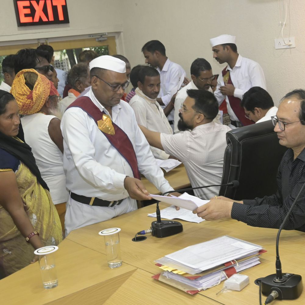 कलेक्टर जनदर्शन में राजस्व रिकॉर्ड की गड़बड़ी की शिकायत:पट्टे की जमीन शासकीय मद में दर्ज, वन भूमि में अवैध खनन-पेड़ कटाई की भी शिकायत