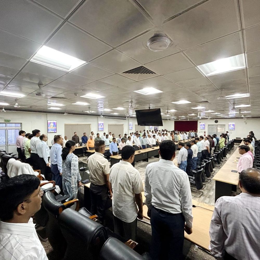 डीएफओ विकास नायक को अधिकारियों ने दी श्रद्धांजलि:आगरा-लखनऊ एक्सप्रेस-वे हादसे में हुआ था निधन, 2 मिनट का मौन