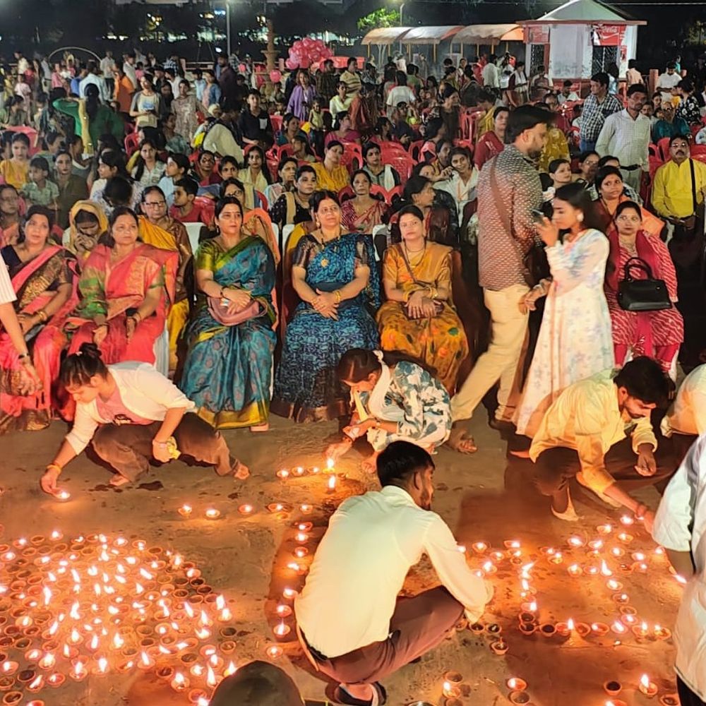 गोरखपुर में गंगा संरक्षण के लिए जनजागरण:महाआरती के बाद जले 1111 दीप, गंगा स्वच्छता और पर्यावरण संरक्षण का दिया संदेश
