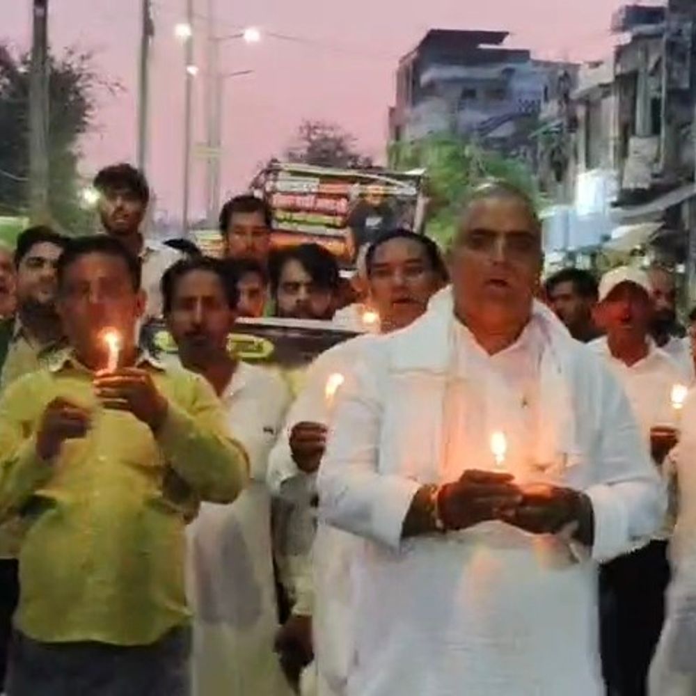 मुजफ्फरनगर में रोहन हत्याकांड के बाद पुरकाजी में कैंडल मार्च:गूंजा- ‘असली हत्यारों को गिरफ्तार करो’, हजारों युवाओं ने सूली वाले बाग तक निकाला मार्च
