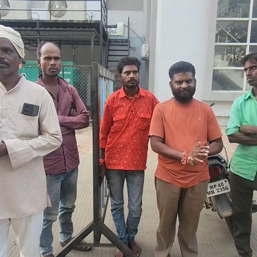 मजदूरी करते समय ट्रैक्टर पलटा, चपेट में आने से मौत:विदिशा की गिरिराज कॉलोनी में हादसा, 35 वर्षीय सोनू की इलाज के दौरान गई जान