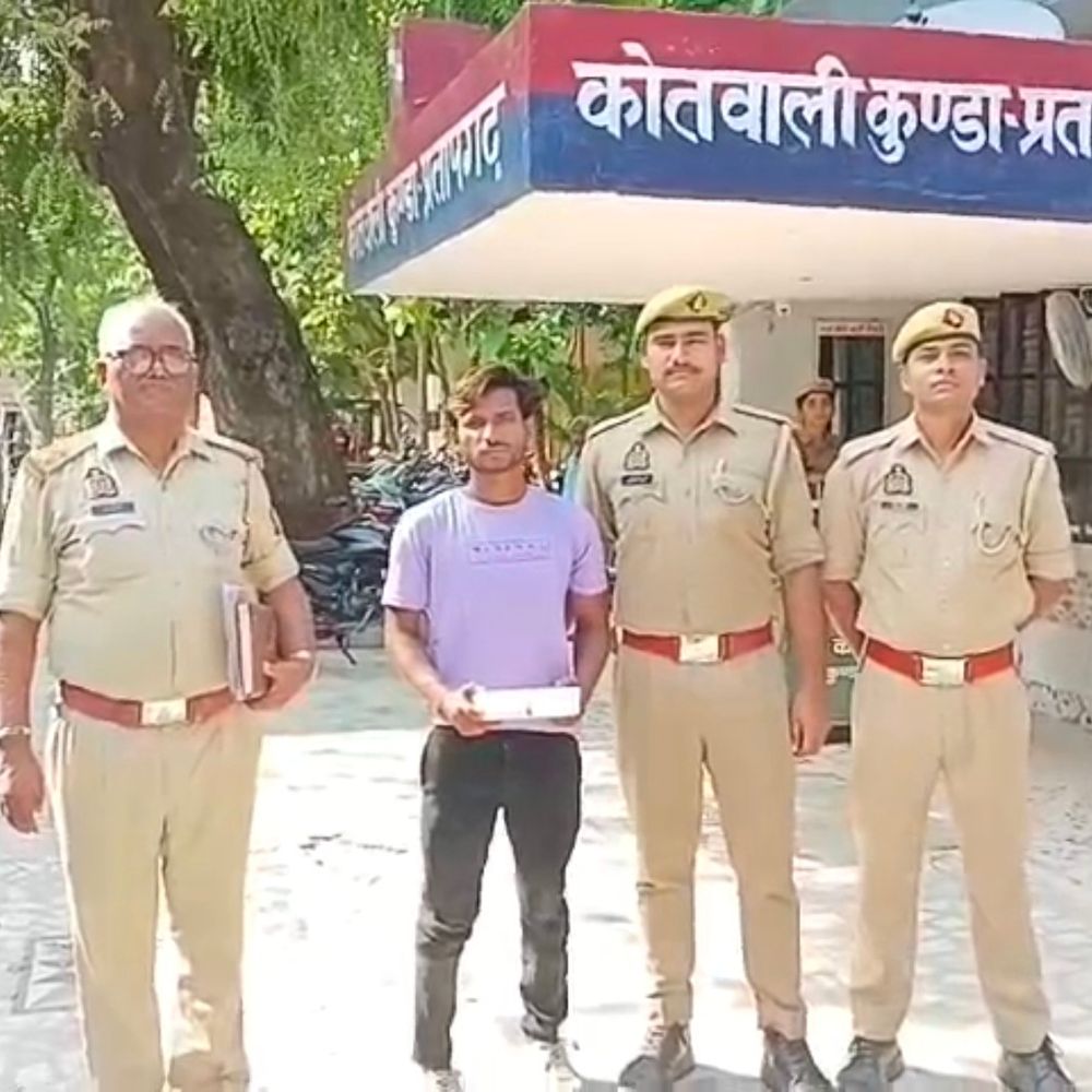 रेलवे स्टेशन पर मोबाइल चोरी करते ग्रामीणों ने पकड़ा:आरोपी के खिलाफ लूट, डकैती समेत 7 मुकदमे पहले से हैं दर्ज