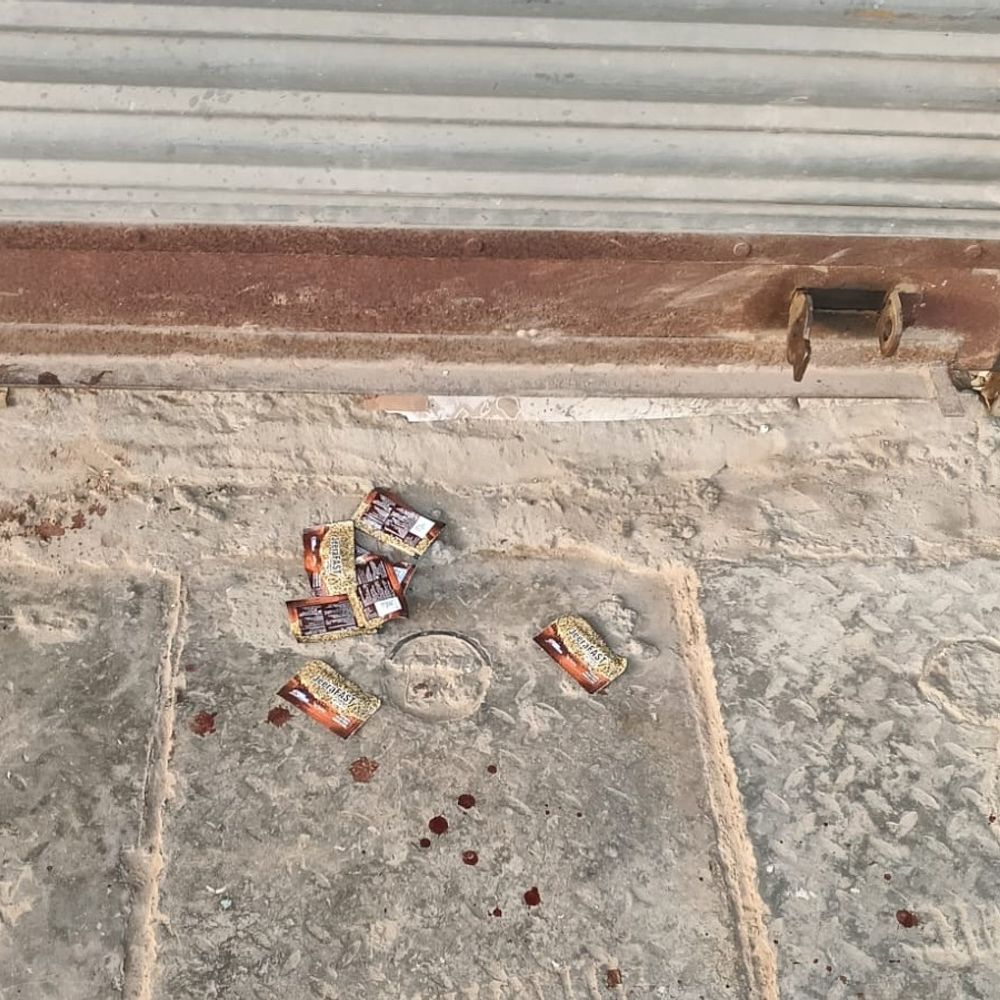 रतिया में मेडिकल स्टोर से हजारों की चोरी:शटर के ताले तोड़े, कैश, डीवीआर और एक एलईडी चुरा ले गए