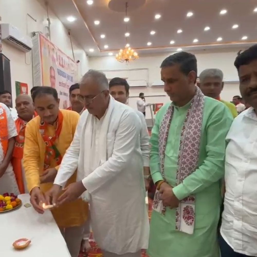 खैरथल में भाजपा की बैठक, चुनावों की तैयारी पर चर्चा:प्रभारी संजय भाटिया ने बूथ स्तर तक संगठन मजबूत करने का आह्वान किया