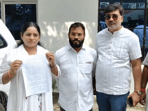 सदन में महिला पार्षद के साथ धक्का-मुक्की, तहरीर दी:लक्ष्मी कोरी बोलीं- कार्रवाई न हुई तो दलित समाज माफ नहीं करेगा