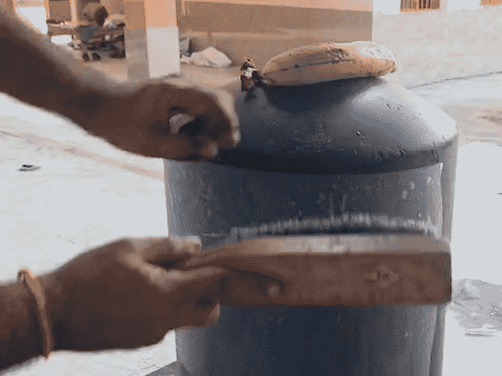 गोरखपुर में नीलकंठ महादेव मंदिर के शिवलिंग की ASI जांच:पत्थर का टूकड़ा और अरबी-फारसी में लिखे लेख का कार्बन डेटिंग लेकर टीम रवाना
