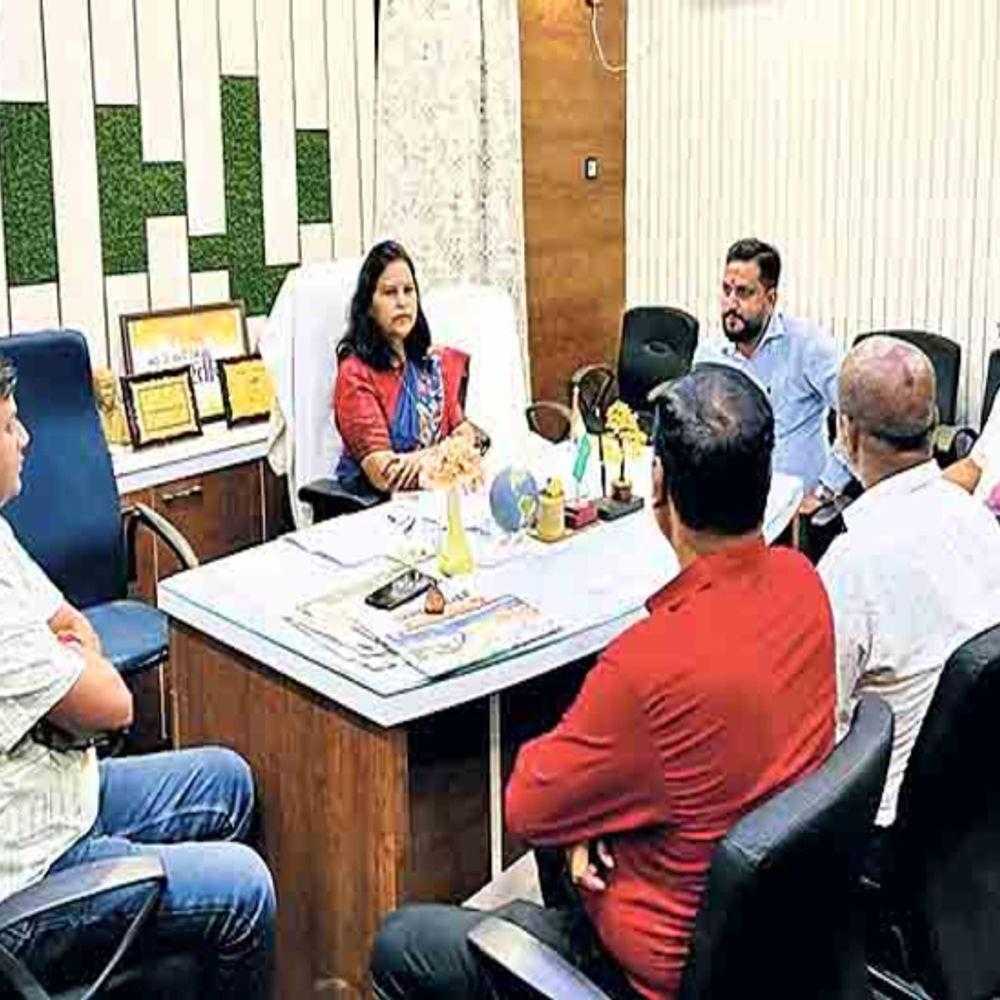 मेयर ने एजेंसी को युद्धस्तर पर काम के निर्देश दिए:दुर्गा पूजा से पहले शहर के 15 हजार खंभों पर स्ट्रीट लाइट लगाएगी एजेंसी