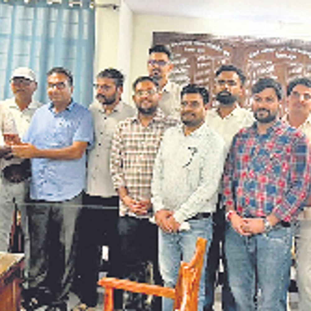 वेतन व कैडर विसंगति के समाधान की मांग, कलेक्टर को ज्ञापन दिया