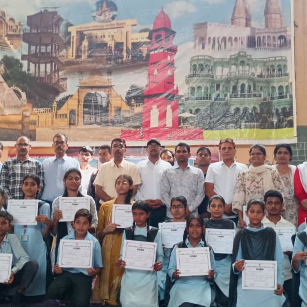 निबंध प्रतियोगिता में मनु, प्रियांशी, आकांक्षी और लक्ष्मी रहीं प्रथम
