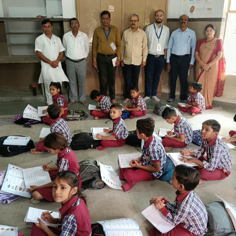 तमिलनाडु, पांडिचेरी व गुजरात से आए शिक्षकों ने देखा यहां का शिक्षा मॉडल