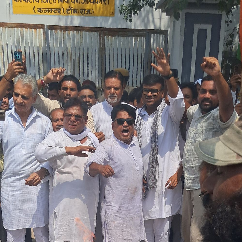मुख्य निर्वाचन आयुक्त ज्ञानेश कुमार के खिलाफ कांग्रेस का प्रदर्शन, पुतला फूंका