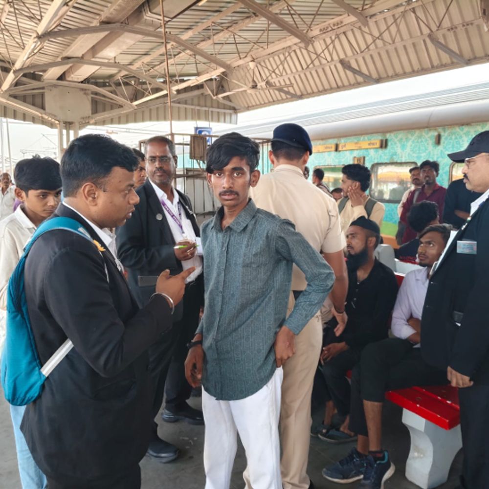 रायपुर के लोकल स्टेशन पर एंबुश टिकट चेकिंग अभियान:बिना टिकट यात्रा के 105 मामले पकड़े गए, 1.12 लाख रुपए का राजस्व मिला