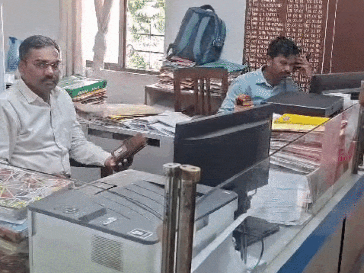 जबलपुर में फर्जी मार्कशीट से 8 माह नौकरी की:एफआईआर होते ही गायब, सीबीआई ने शुरू की तलाश; मेरिट लिस्ट के लिए बनवाईं मार्कशीट
