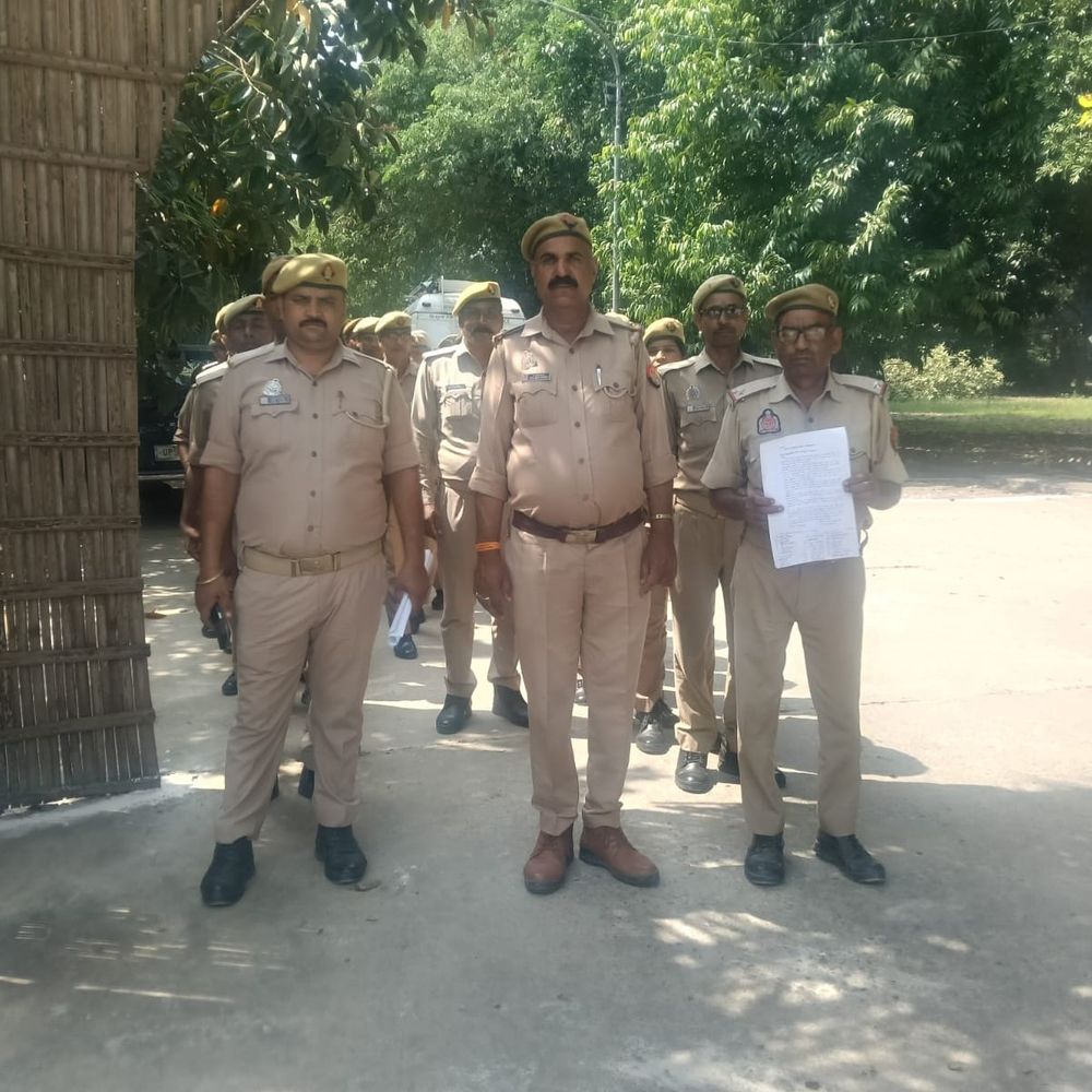अम्बेडकरनगर में पीआरडी जवानों की समस्याएं बढ़ीं:लंबित भत्ते और दूर ड्यूटी लगाने पर जताई नाराजगी, समाधान की मांग