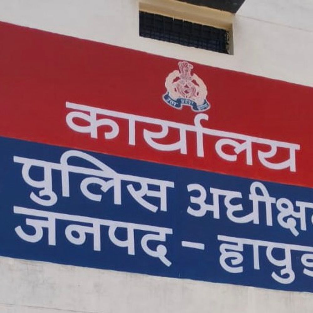 हापुड़ में युवक का फोन चोरी:भीड़ में जेब से निकाला मोबाइल, पुलिस अधीक्षक से बरामदगी की गुहार