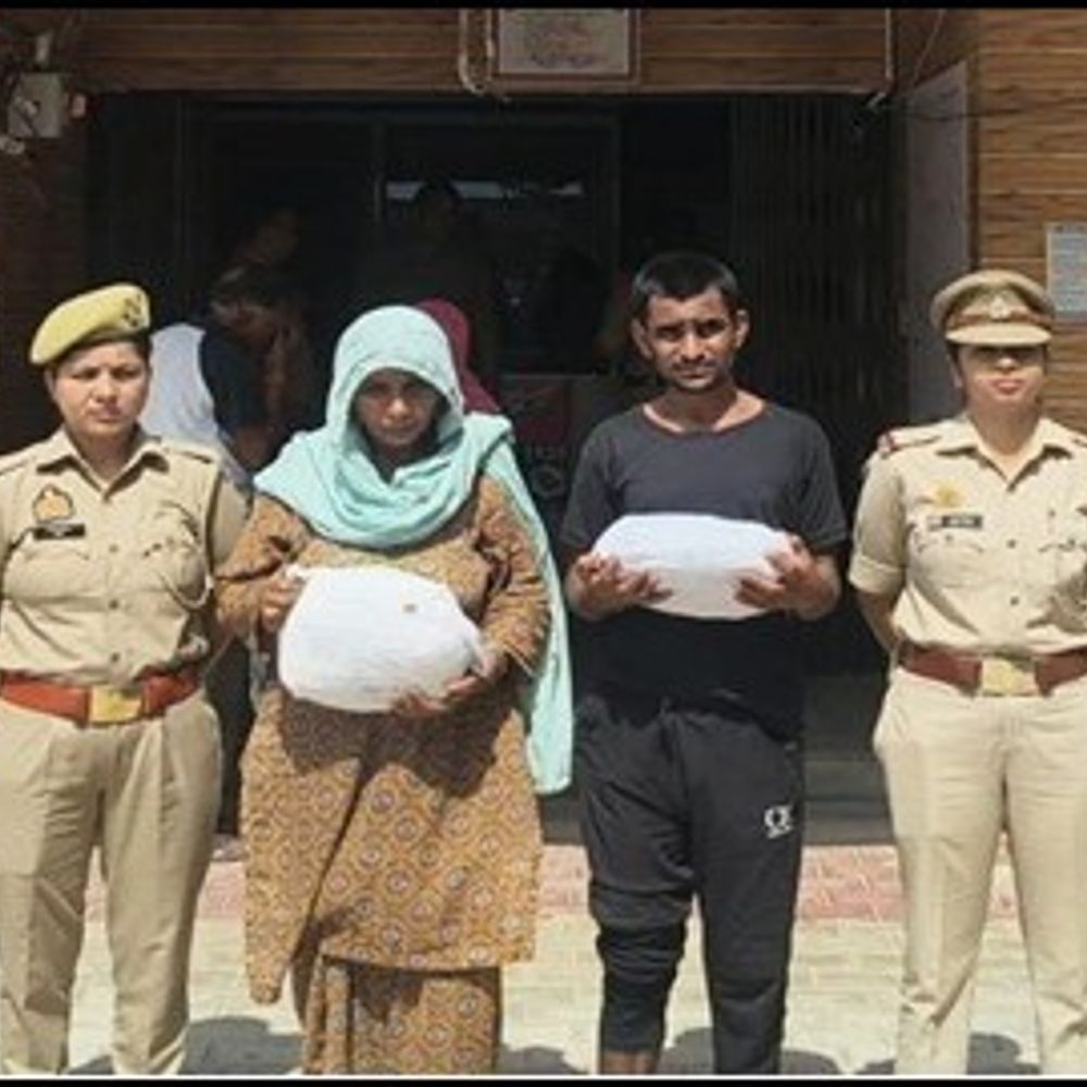 भावनपुर में पोतों के साथ गांजा बेच रही महिला गिरफ्तार:दोनों से 2.7 किलोग्राम गांजा बरामद, स्कूली बच्चों को नशे की ओर धकेलने का आरोप,