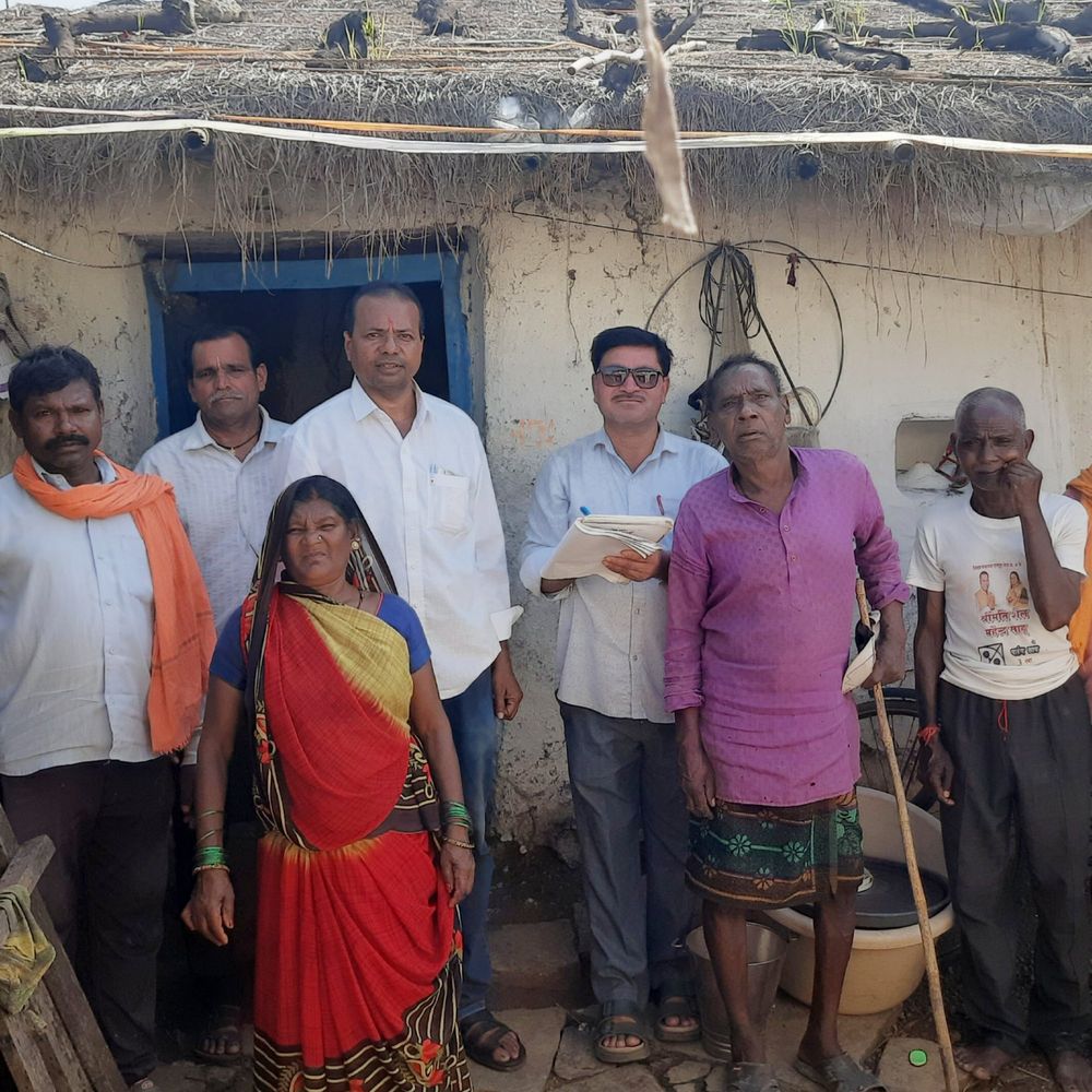 बाढ़ का पानी उतरते ही नुकसान की जानकारी लेने गांवों में पहुंचे कर्मचारी