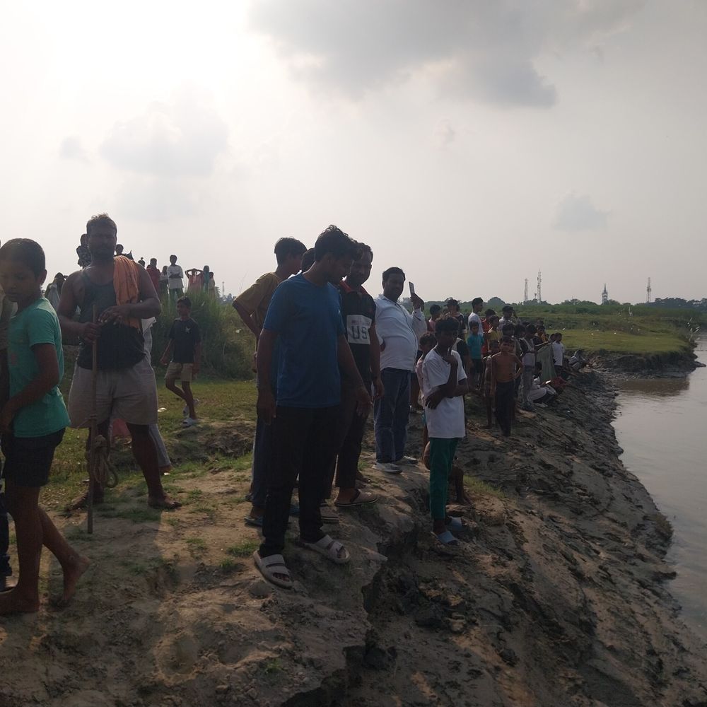 अररिया में नदी में डूबने से एक किशोरी की मौत:दूसरी लापता, एक को बचाया; SDRF टीम तलाश में जुटी