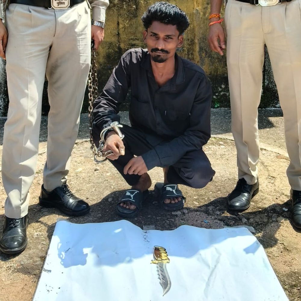 बालोद में चाकू लहराकर राहगीरों को डराया:11.05 इंच का लोहे का चाकू जब्त, वैध दस्तावेज नहीं मिलने पर आर्म्स एक्ट में केस