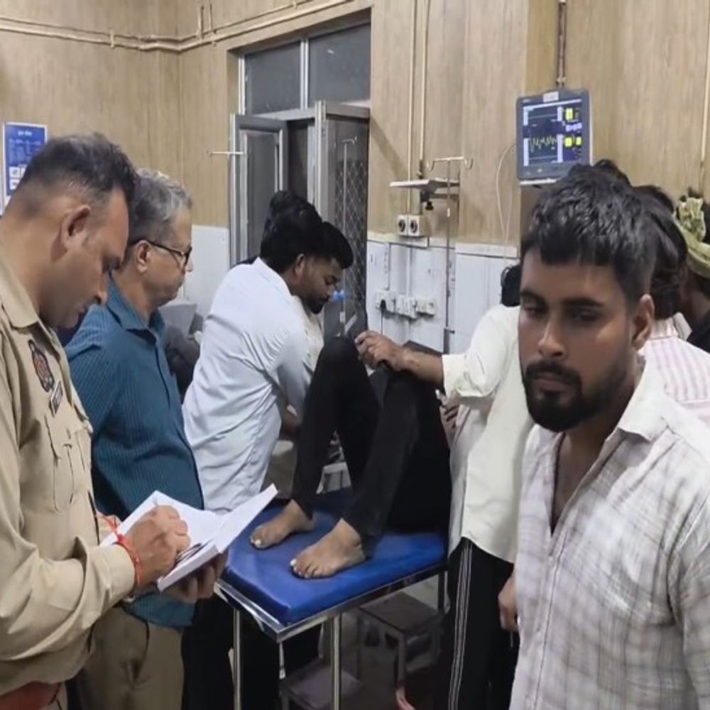 मथुरा में गार्ड ने मारी संविदा कर्मी को गोली:कृष्णा नगर बिजली घर पर हुई वारदात,घायल अवस्था में संविदा कर्मी को कराया भर्ती