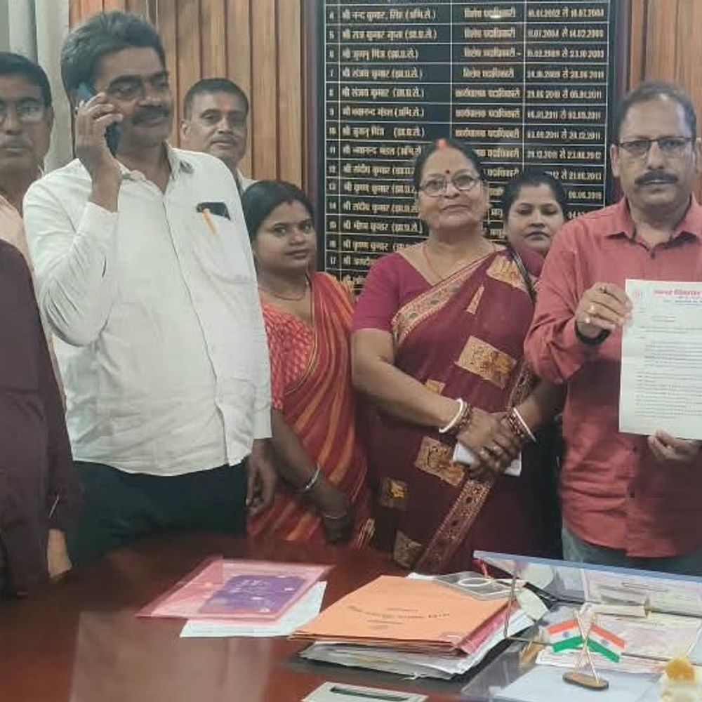 विभिन्न मांगों को लेकर नगर विकास समिति ने सौंपा ज्ञापन