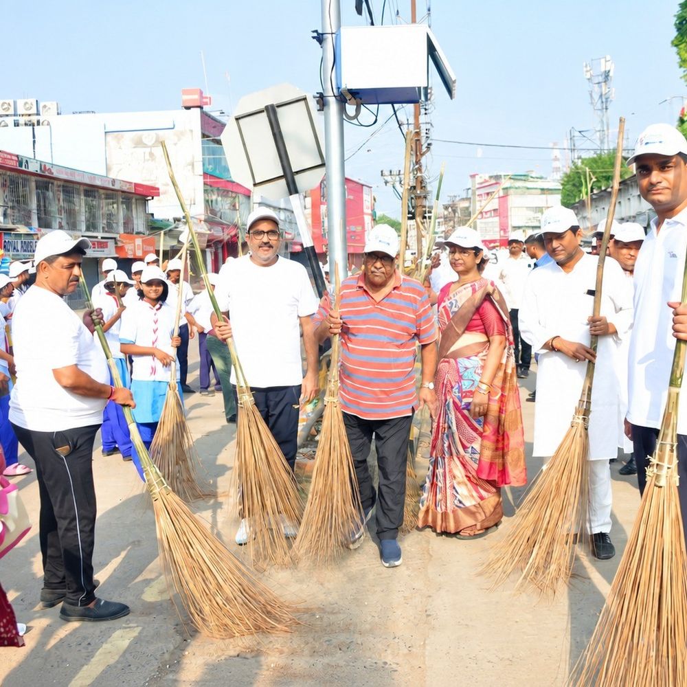 कटिहार- ‘एक दिन, एक घंटा, एक साथ’ थीम पर श्रमदान:‘स्वच्छता ही सेवा’ अभियान, जनप्रतिनिधियों और नागरिकों ने की सफाई