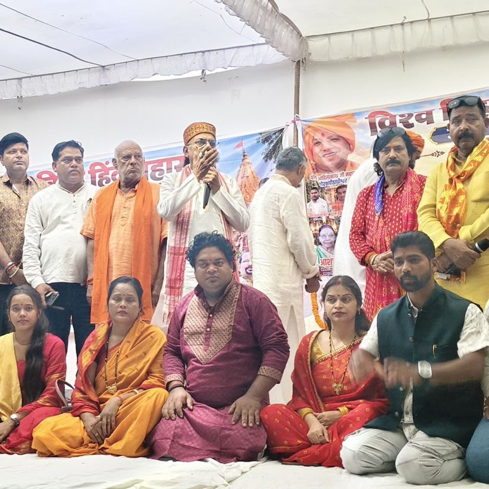 गोरखनाथ मंदिर में भजन कार्यक्रम:पुण्यतिथि पर कलाकारों ने भजनों के जरिए महंत अवेद्यनाथ को किया नमन