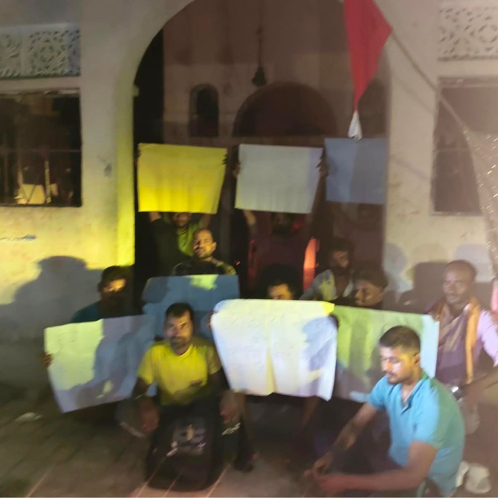 रोजगार की मांग को लेकर रायबरेली में युवाओं का धरना:बोले- नौकरी मिलने तक नहीं लौटेंगे घर, गांधी मैदान में डटे बेरोजगार