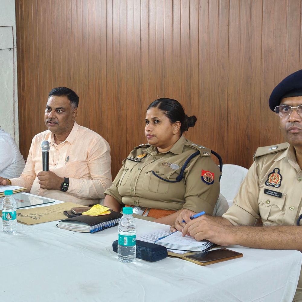 विंध्याचल में नवरात्रि मेले की तैयारियों की समीक्षा:11 अक्टूबर से शुरू होगा मेला, डीएम-एसपी ने व्यवस्थाएं परखीं
